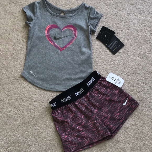 NWT NIKE GIRLS SIZE 12M HEART TOP & SHORTS SET - Picture 3 of 6